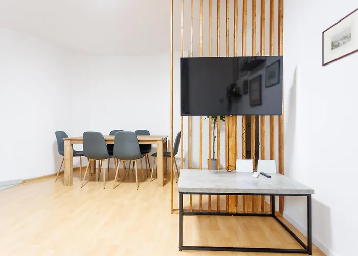 Cozy Family & Group Apartment - 15 Min To Center