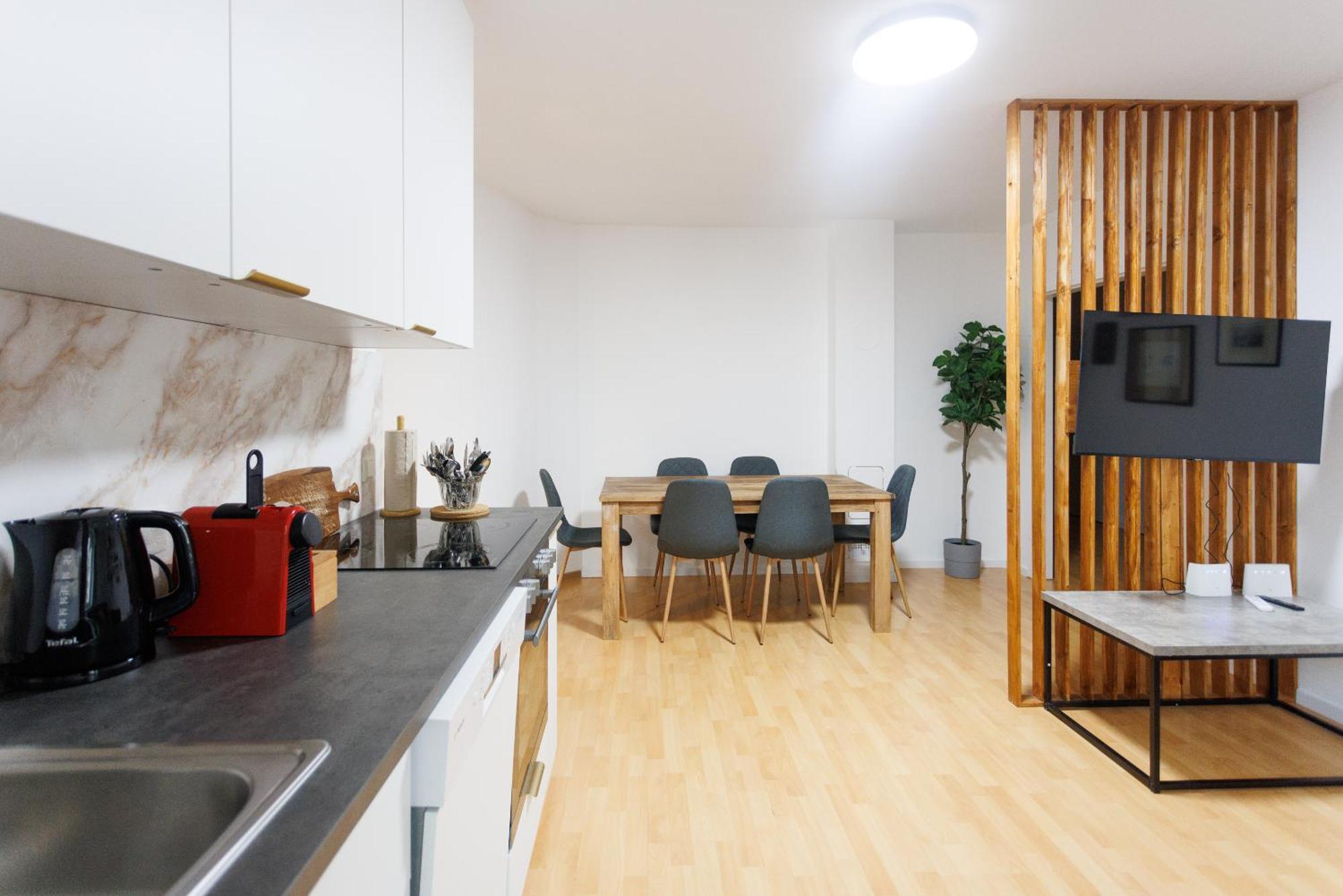 Cozy Family & Group - 15 Min To Center Apartment *